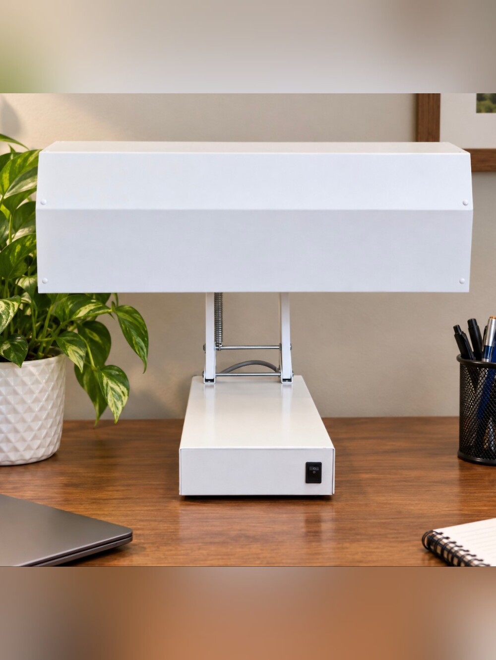 Vintage Sadelite Northern Lights Technologies Light Therapy Desk Lamp